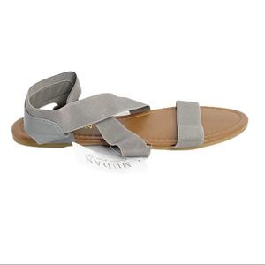 NWT Mudan Grey Stretchy Tan Sandals Size 7
